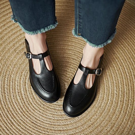 Laura | Low-Heeled Classic Pumps